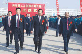 Tan Wei, Secretary of the Political and Legal Committee of Yantai Municipal Standing Committee, Yang Guoqiang, Secretary of Laiyang Municipal Party Committee and Director of the National People's Congress, and other leaders cut the ribbon for the commence