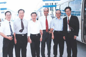 Han Yuqun, Deputy Secretary and Governor of Shandong Province, Yan Rongzhu, Secretary of Yantai Municipal Committee of the Standing Committee of the Provincial Party Committee, visited the company (September 2003)